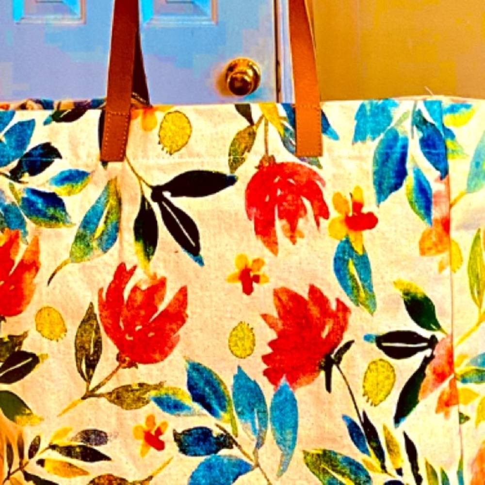 🎁Sold🎁Ecco lo  Gorgeous Floral Canvas Pompom  Shopping Tote bag.Made in India - Picture 8 of 9